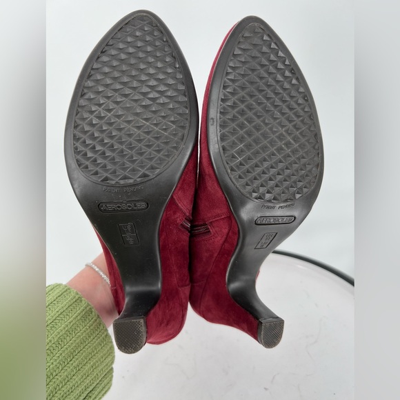 AEROSOLES ESCAPE NWOT‎ Elegant Burgundy Suede Ankle Boots w/gold fashion buckle - Picture 8 of 9